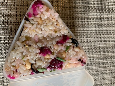 しば漬けめんつゆおにぎり(ダイソーおにぎりパック)